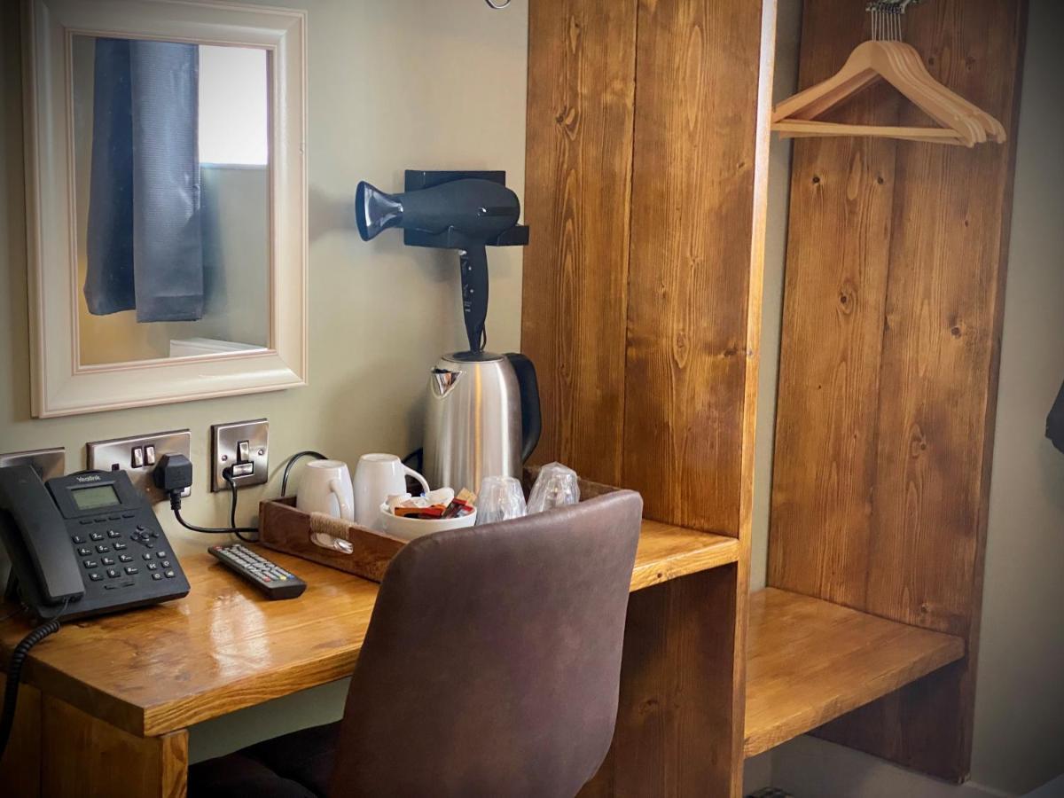 Tyr Winch Hotel Cardiff Eksteriør billede